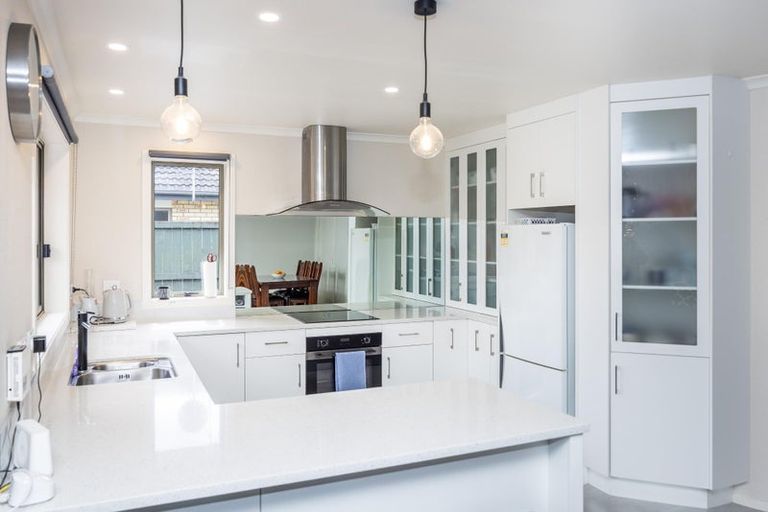 Photo of property in 17 Whitford Place, Rototuna North, Hamilton, 3210