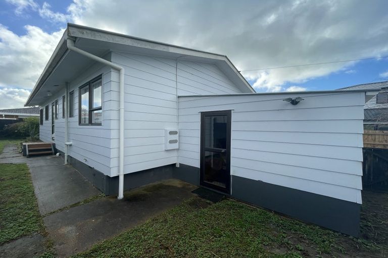 Photo of property in 1/94 Roberts Road, Te Atatu South, Auckland, 0610