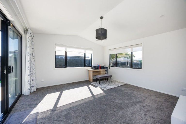 Photo of property in 6 Ivy Lane, Kelvin Grove, Palmerston North, 4414