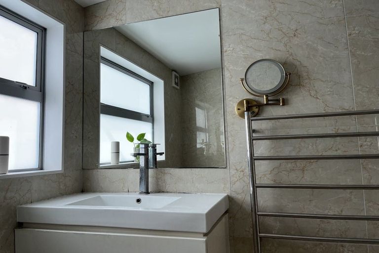 Photo of property in 17 Limmer Place, Browns Bay, Auckland, 0632