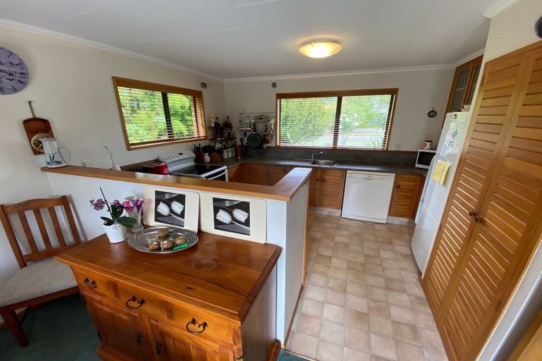 Photo of property in 10 Windsor Avenue, Waikanae, 5036