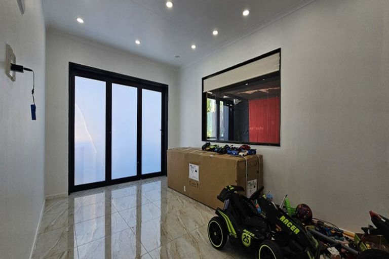 Photo of property in 28 Robert Ross Place, Clendon Park, Auckland, 2103