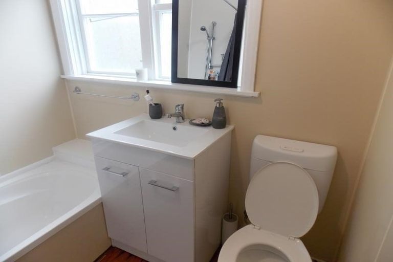 Photo of property in 18a Montgomery Avenue, Karori, Wellington, 6012