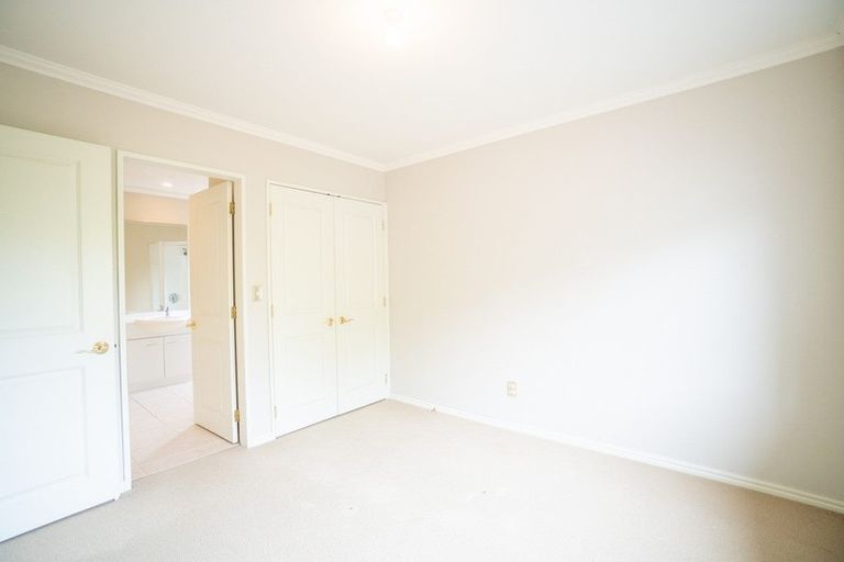 Photo of property in 4 Pastoral Lane, Hokowhitu, Palmerston North, 4410