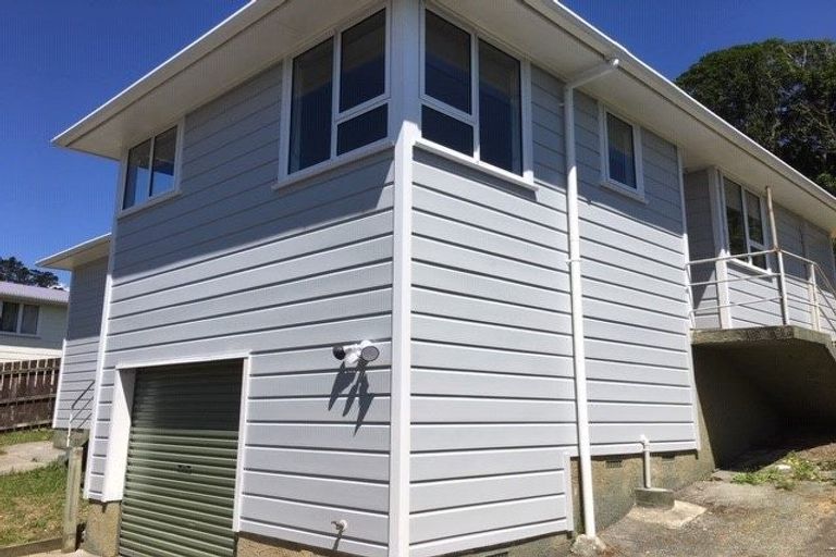 Photo of property in 4 Carnavon Place, Cannons Creek, Porirua, 5024