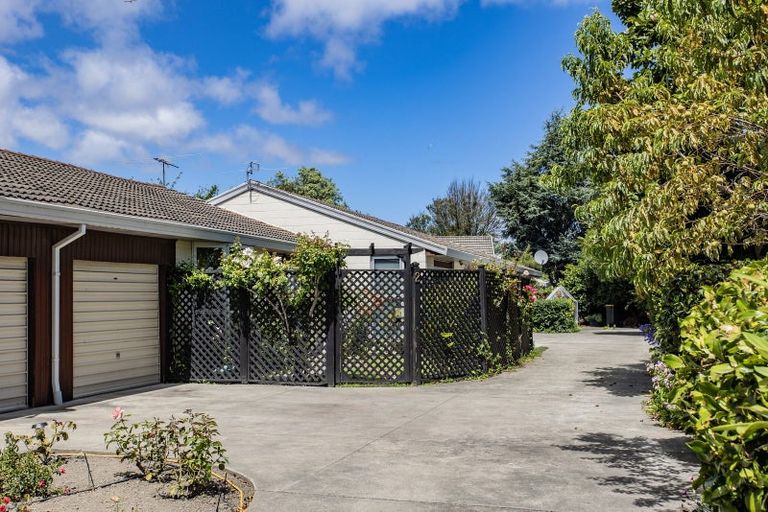 Photo of property in 2/12 Oxley Avenue, St Albans, Christchurch, 8014
