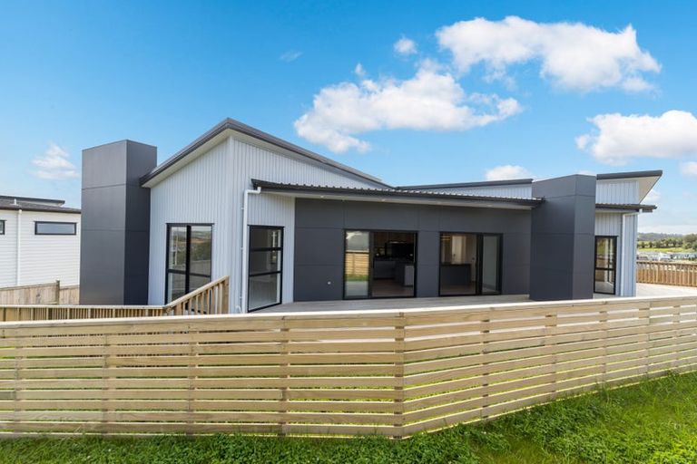 Photo of property in 1 Sunnyheights Road, Orewa, 0931