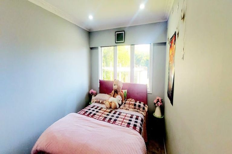 Photo of property in 64 Astley Avenue, New Lynn, Auckland, 0600