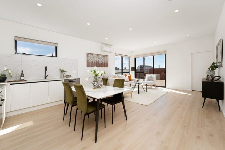 Photo of property in 7 Taiororua Avenue, Massey, Auckland, 0614