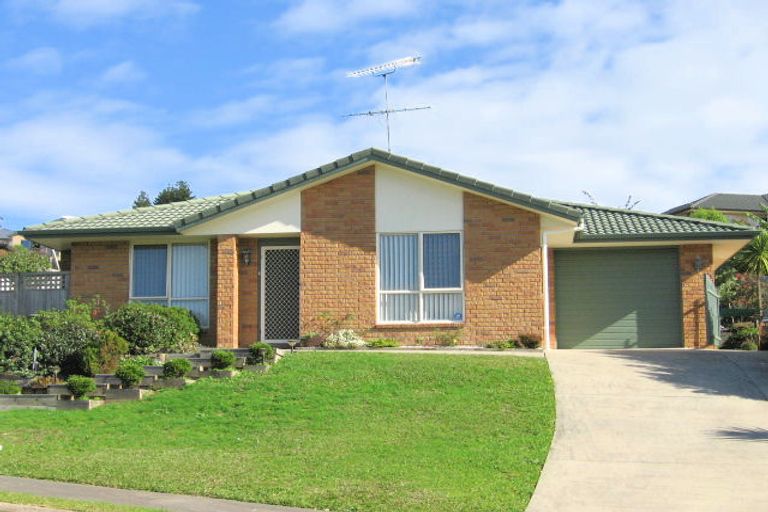 Photo of property in 90 Roberta Crescent, Orewa, 0931
