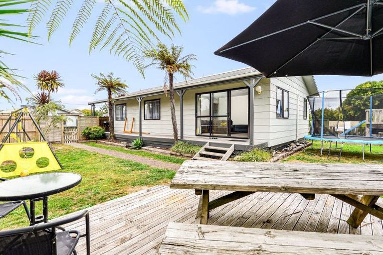 Photo of property in 14 Sunnyside Road, Nawton, Hamilton, 3200