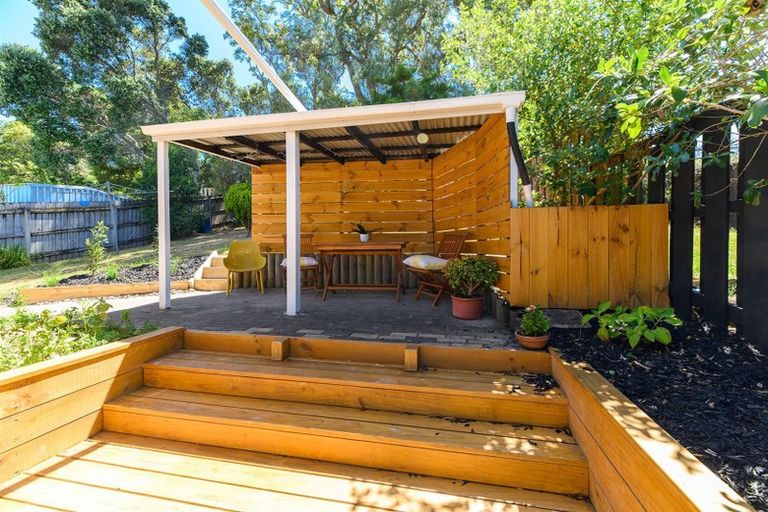 Photo of property in 2/54 Ayton Drive, Totara Vale, Auckland, 0629