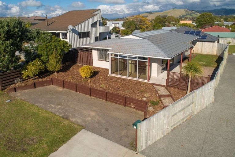 Photo of property in 60 Dickson Road, Papamoa Beach, Papamoa, 3118