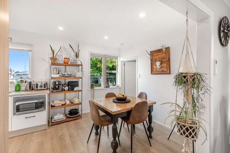 Photo of property in 27 Ferguson Street, Levin, 5510