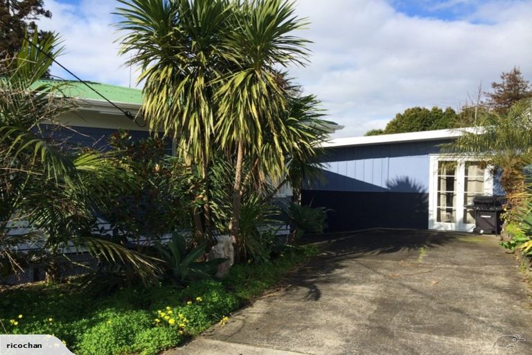 Photo of property in 45 Glen Marine Parade, Glendene, Auckland, 0602