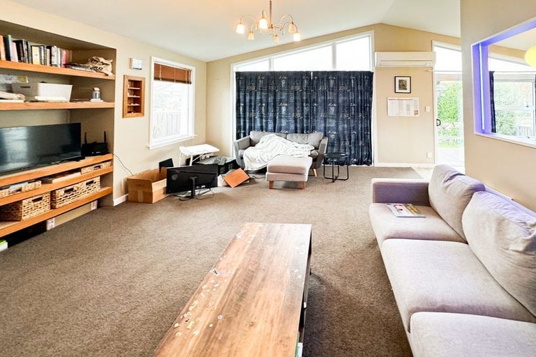 Photo of property in 1 Ostend Place, Avonhead, Christchurch, 8042