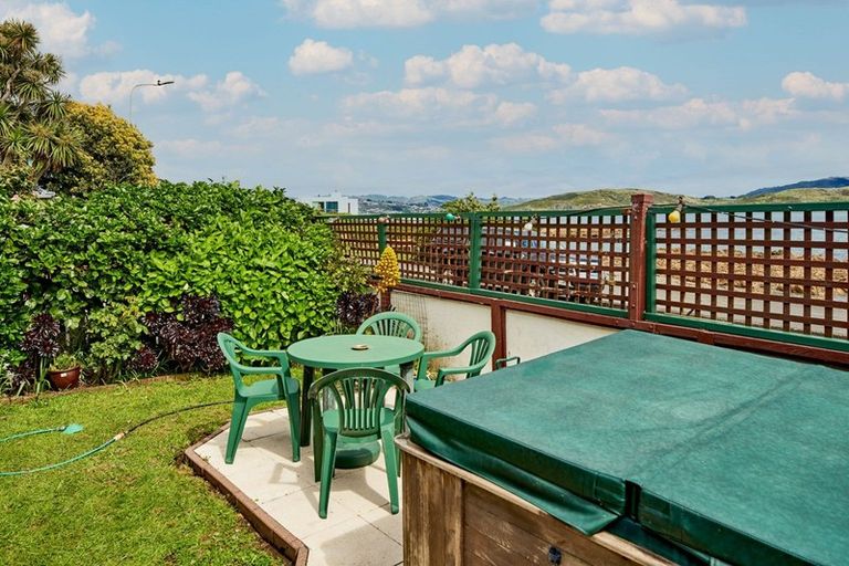 Photo of property in 16 Moana Road, Plimmerton, Porirua, 5026