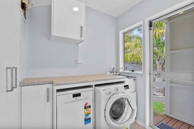 Photo of property in 2/10 Rambler Crescent, Beach Haven, Auckland, 0626