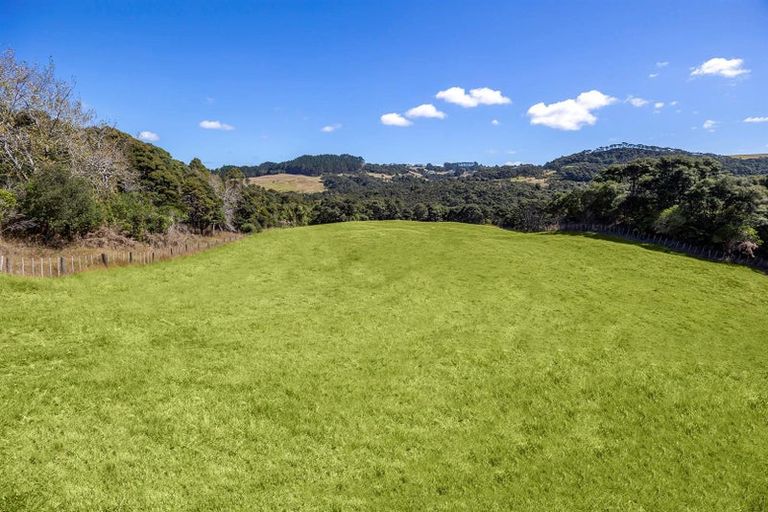 Photo of property in 1223 Old North Road, Helensville, 0875