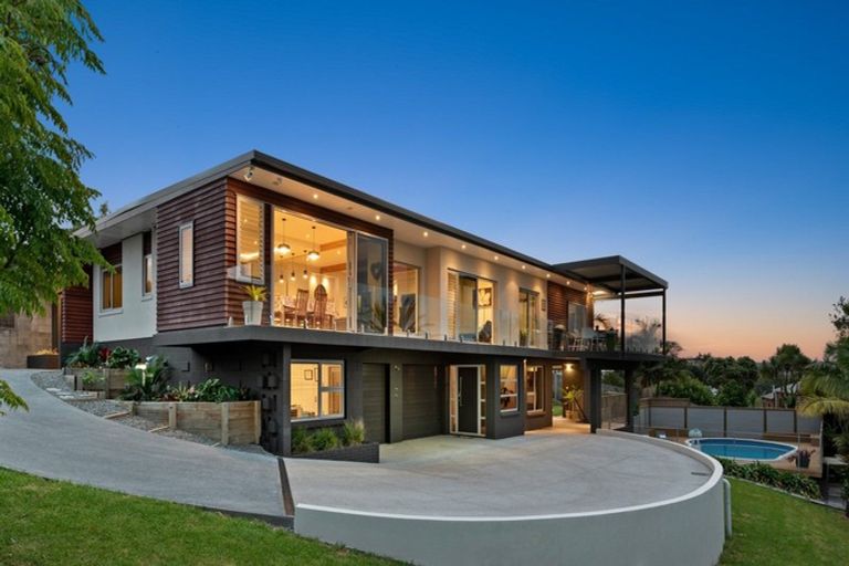 Photo of property in 37 Rosario Crescent, Red Beach, 0932