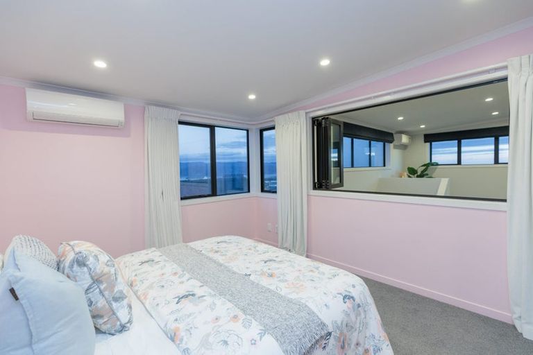 Photo of property in 46 Domett Street, Newlands, Wellington, 6037