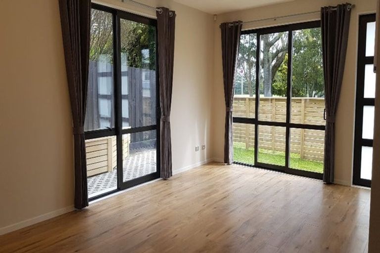 Photo of property in 5/532 Glenfield Road, Glenfield, Auckland, 0629