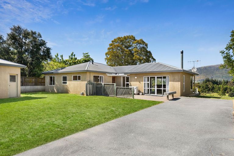Photo of property in 14 Rob Roy Lane, Wanaka, 9305