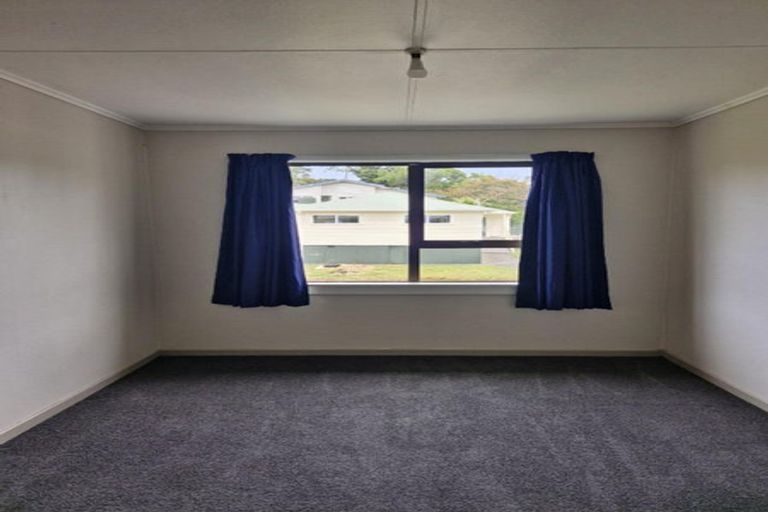 Photo of property in 5 Hillside Crescent, Westown, New Plymouth, 4310