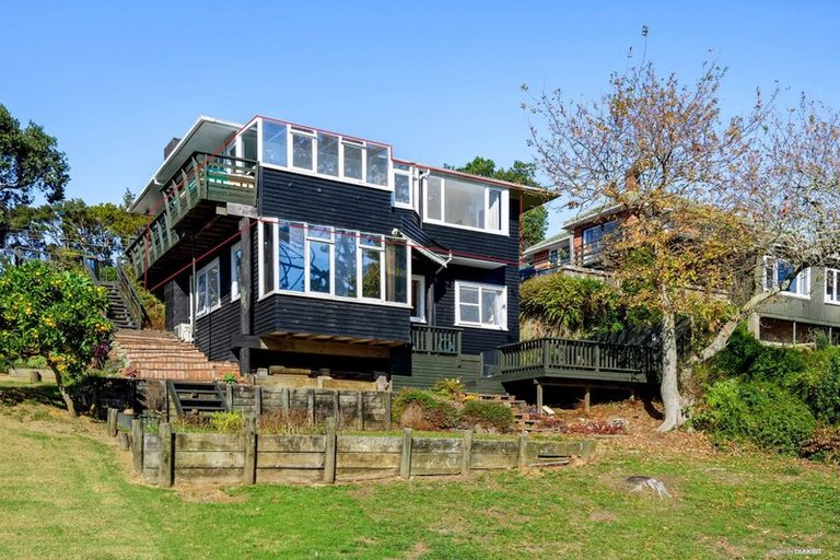 Photo of property in 211 Titirangi Road, Titirangi, Auckland, 0604