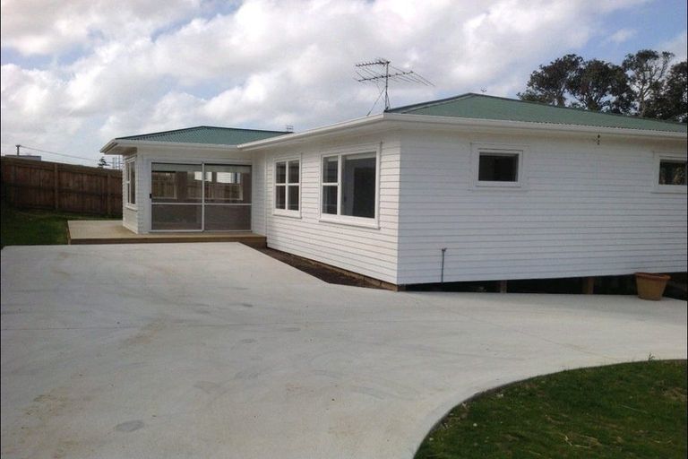 Photo of property in 26 Eskdale Road, Birkdale, Auckland, 0626