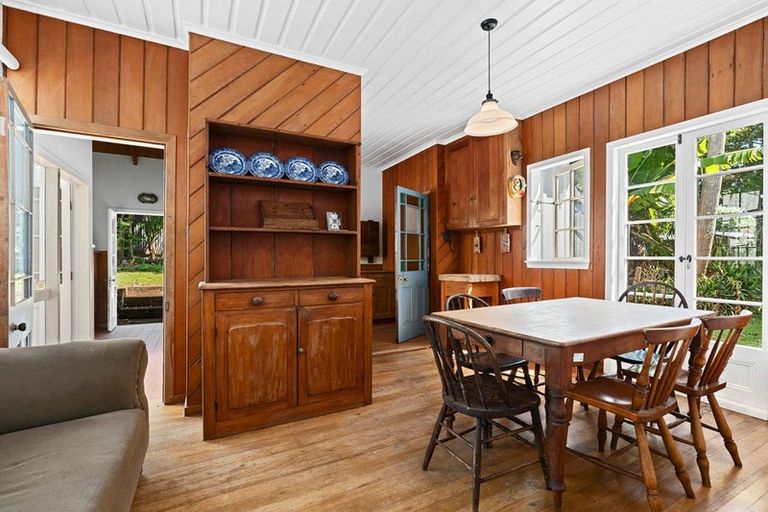 Photo of property in 90 Pendarves Street, New Plymouth, 4310