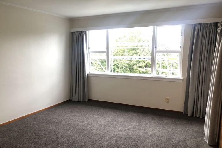 Photo of property in 2/18 Agra Crescent, Khandallah, Wellington, 6035