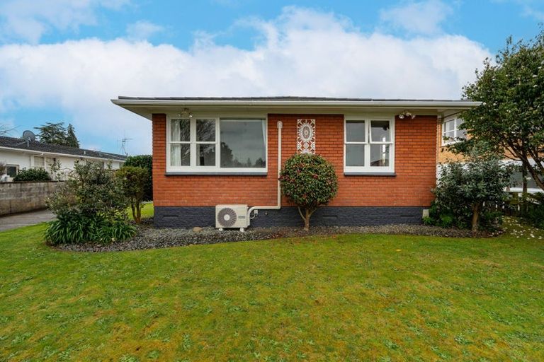 Photo of property in 16 Kensington Place, Fairfield, Hamilton, 3214