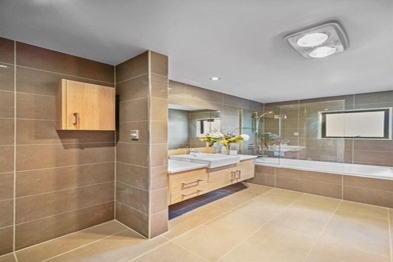 Photo of property in 13a Fiesta Drive, Half Moon Bay, Auckland, 2012