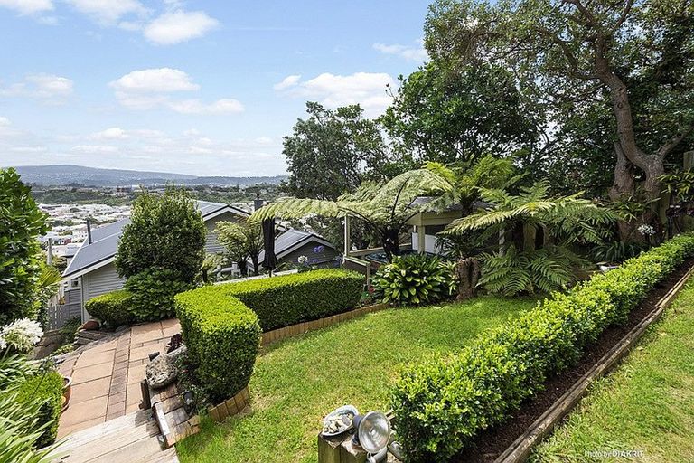 Photo of property in 33 Townsend Road, Miramar, Wellington, 6022