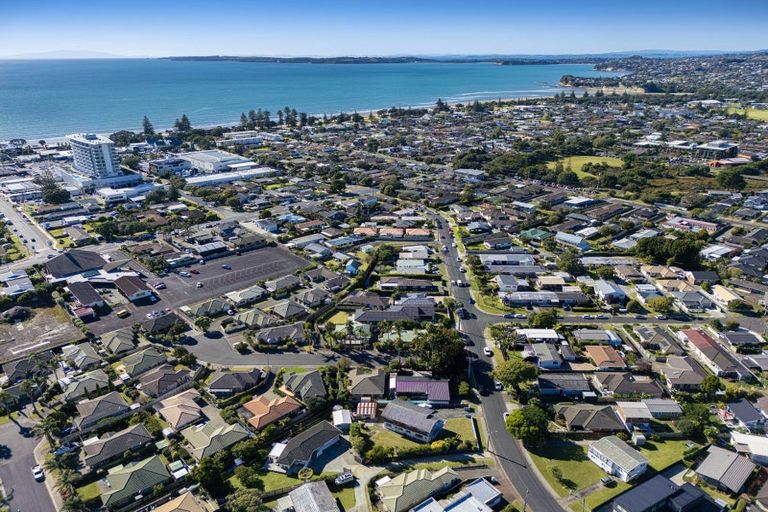 Photo of property in 28 Doment Crescent, Orewa, 0931