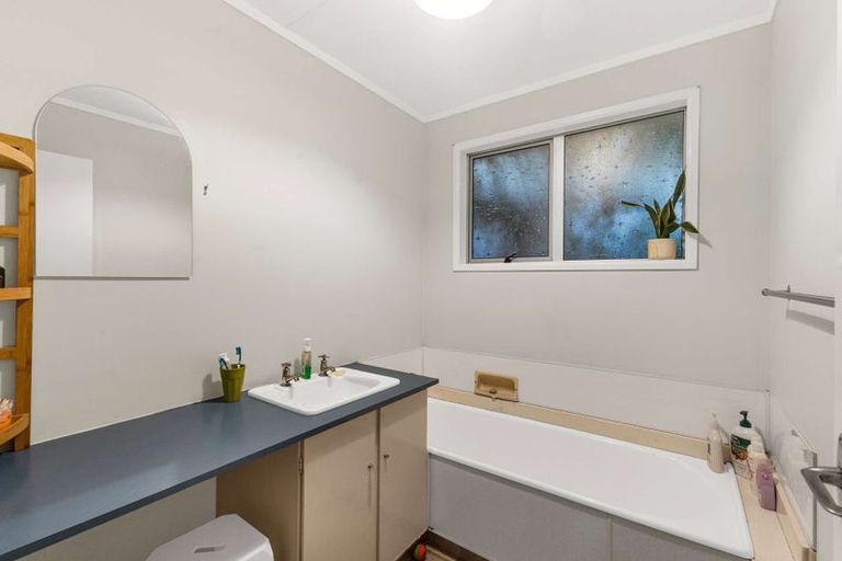 Photo of property in 42 Omata Road, Marfell, New Plymouth, 4310