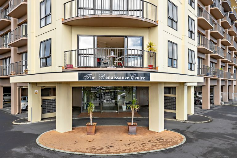 Photo of property in The Rennaissance, 1g/18 Ronwood Avenue, Manukau, Auckland, 2104