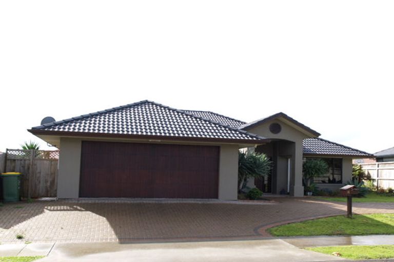 Photo of property in 8 Erne Crescent, East Tamaki, Auckland, 2016