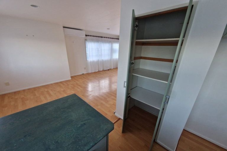 Photo of property in 2/182 Mokoia Road, Chatswood, Auckland, 0626