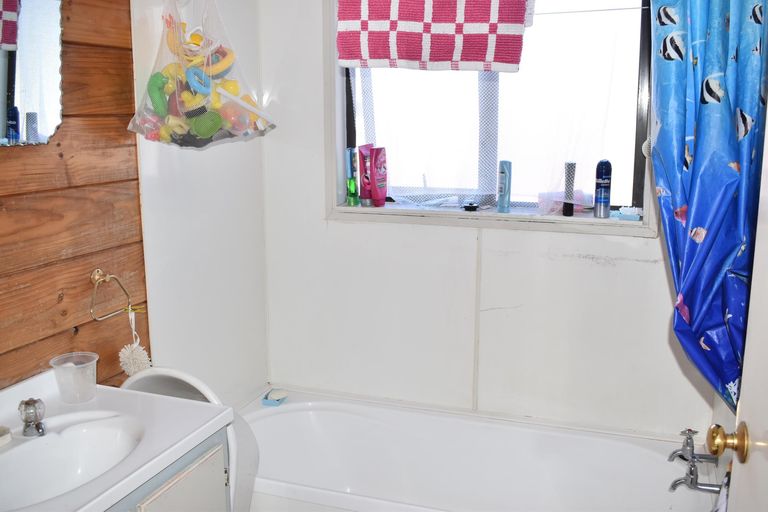 Photo of property in 24 Fisher Place, Carterton, 5713