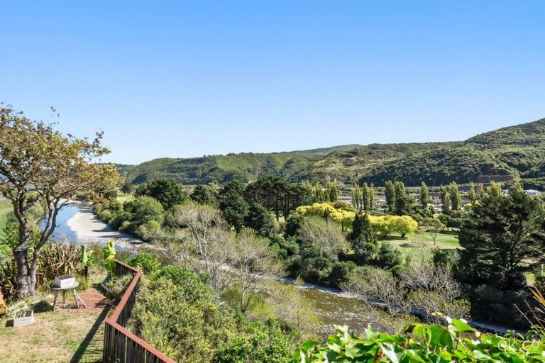 Photo of property in 7 Manor Drive, Stokes Valley, Lower Hutt, 5019