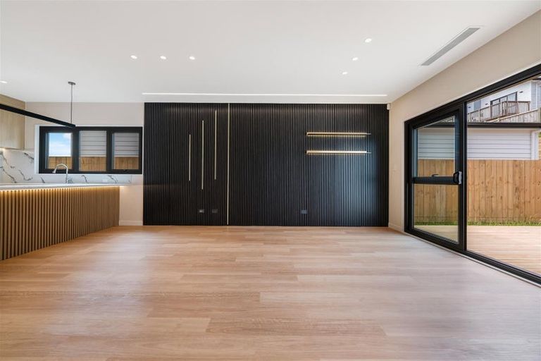 Photo of property in 23 Whakairo Crescent, Gulf Harbour, Whangaparaoa, 0930