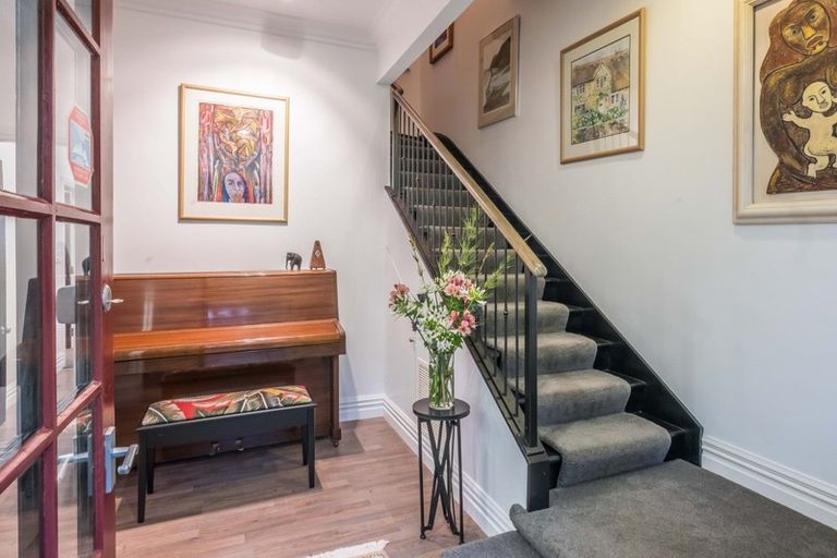 Photo of property in 33 Hobson Crescent, Thorndon, Wellington, 6011