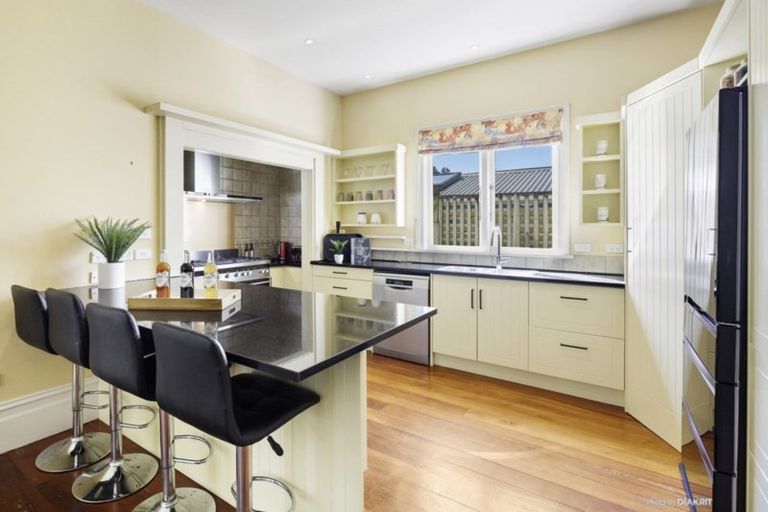 Photo of property in 10 Harriett Street, Thorndon, Wellington, 6011