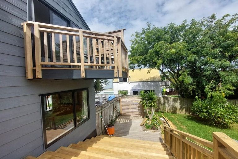 Photo of property in 2/2 Ceramco Place, Torbay, Auckland, 0630