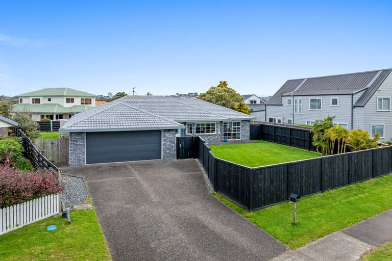 Photo of property in 33 Maygrove Drive, Orewa, 0931
