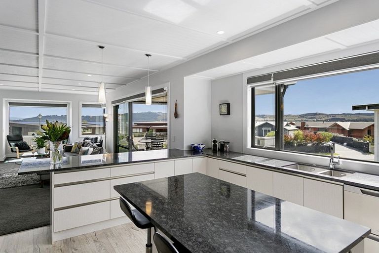 Photo of property in 12 Pukenamu Road, Rainbow Point, Taupo, 3330