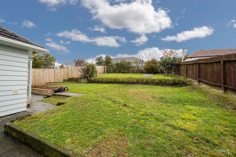 Photo of property in 23 Taylor Terrace, Tawa, Wellington, 5028