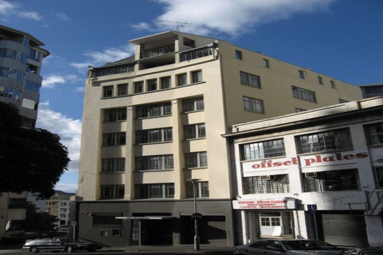 Photo of property in The Britomart Apartments, 4c/14 Emily Place, Auckland Central, Auckland, 1010